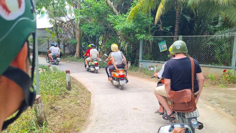 Ho Chi Minh City: Mekong Delta Day Trip with Lunch & Drinks - Ferry crossings: the Mekong River’s big-scale feeling