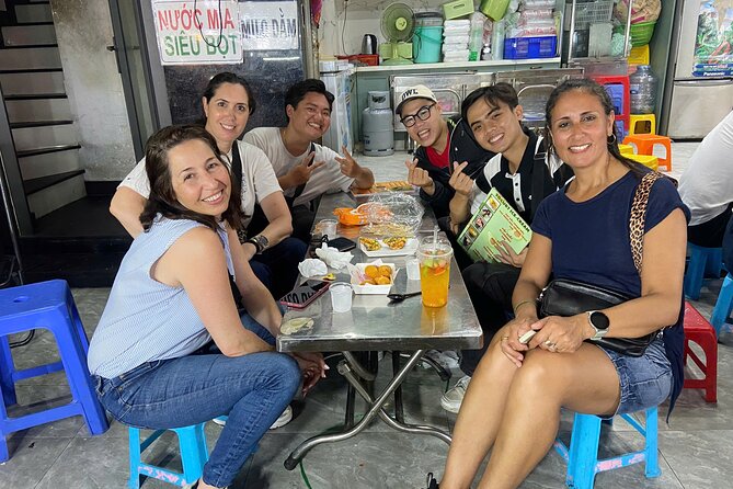 Ho Chi Minh city: Michelin-Recognized Food Tour with Local Expert - Stop 3: Bánh Xèo 46A for the crispy, wrap-and-dip moment