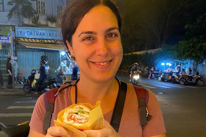 Ho Chi Minh city: Michelin-Recognized Food Tour with Local Expert - Stop 6: Ốc Đào for seafood variety and the street-fair energy