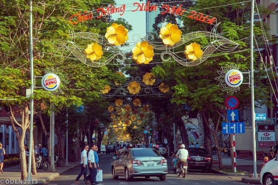 Ho Chi Minh City : Must-See Private Walking tour - Dong Khoi Street: the walk turns into real city life