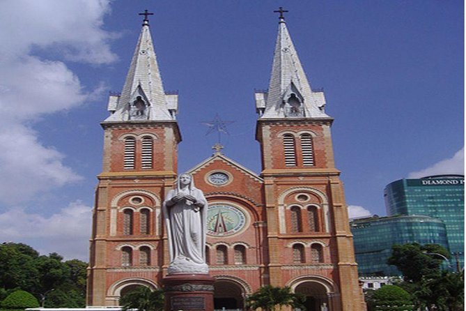Ho Chi Minh City private full-day tour with Lunch included - The Lunch Break: A Fuel Stop That Changes the Mood of the Day