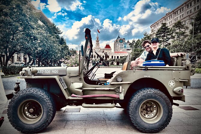 Ho Chi Minh City Private Half-Day Tour by U.S Army Jeep - Ben Thanh Market: where to enjoy it and how to avoid the sour note