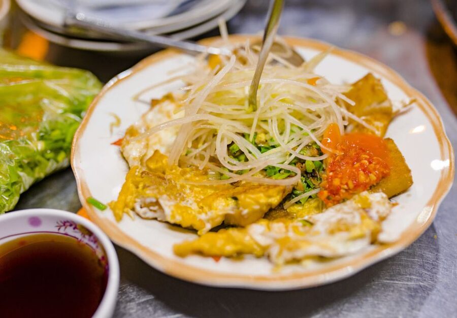 Ho Chi Minh City: Private Street Food Evening Walking Tour - The guides make the difference: what you can ask for