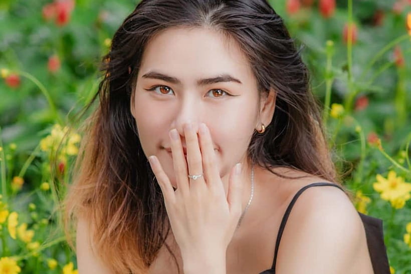 Ho Chi Minh City: Professional Portrait Photography Session - What happens during the shoot: poses, pacing, and harsh light reality