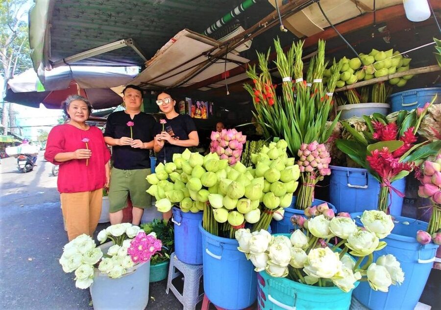 Ho Chi Minh City: Saigon Morning Markets Tour by Motorbike - Key market-morning highlights