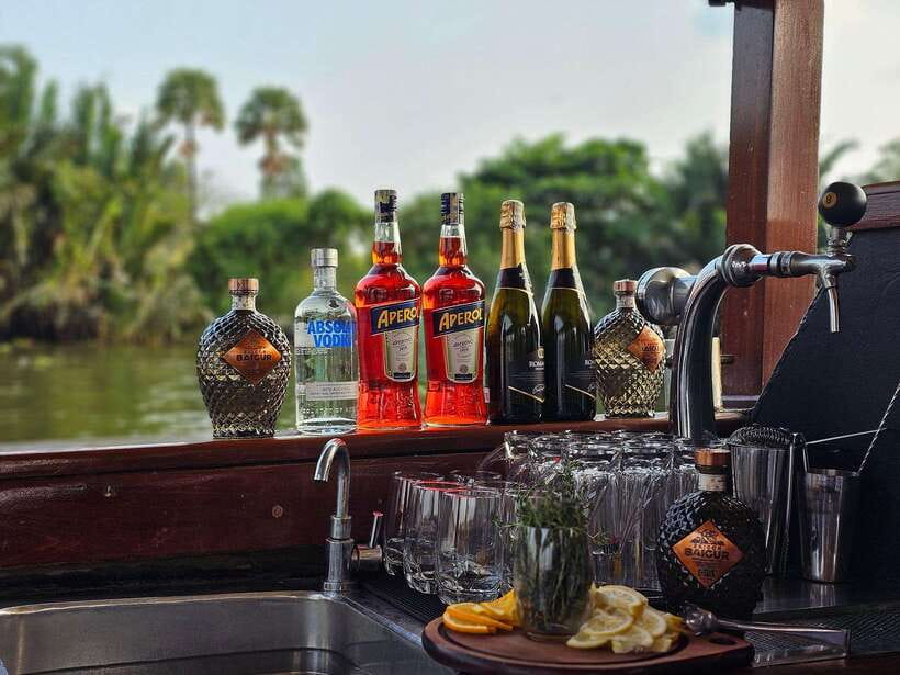 Ho Chi Minh City: Saigon River Boutique Cruise - Mong Bridge, Nhà Rồng, and Bitexco: Where the Photos Pop