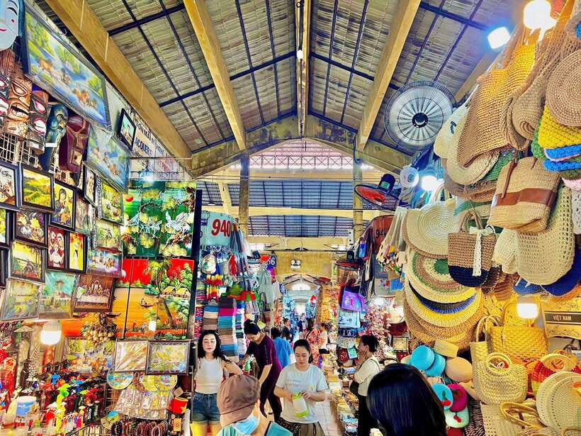 Ho Chi Minh City: Shopping Tour with Local Guide - Ben Thanh Market (45 minutes): buying traditional goods without getting lost