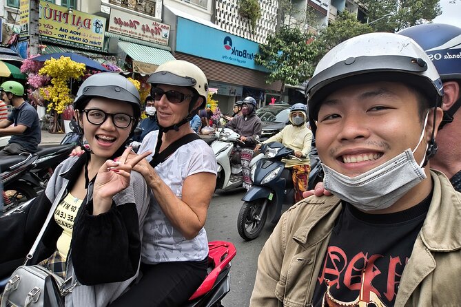Ho Chi Minh City Sightseeing & Culture Tour By Scooters - Stops 1 to 3: Central Post Office, Independence Palace, and Nguyen Hue Street