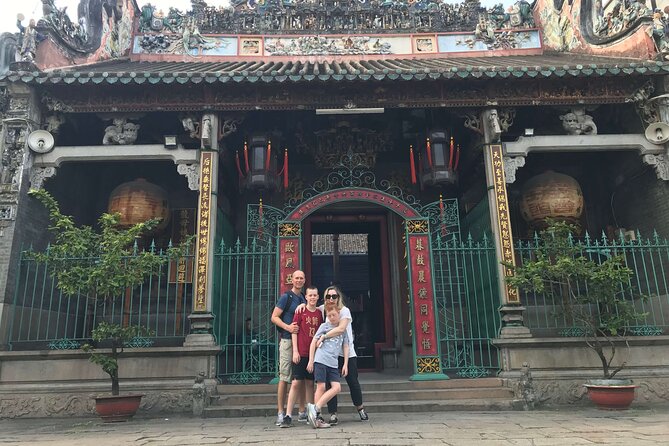 Ho Chi Minh city Sightseeing or Midnight nightlife by motorbike - Traffic confidence: what safety really looks like