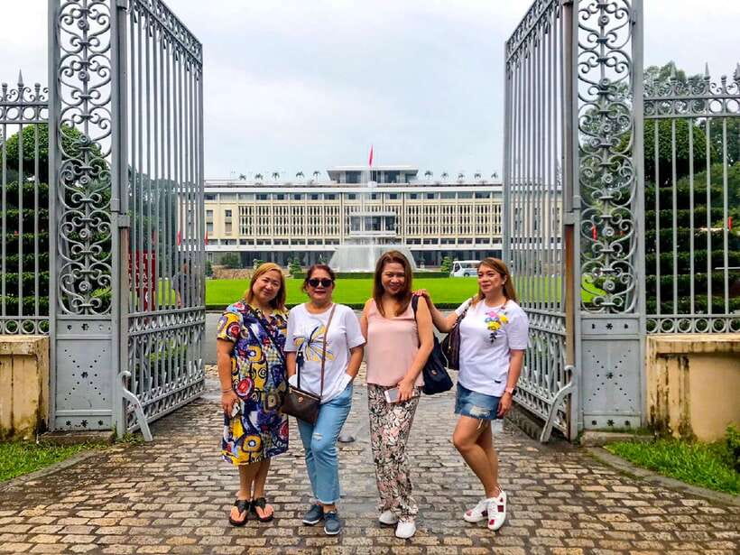 Ho Chi Minh City: Top Sightseeing Saigon Trip & History Tour - The cyclo ride through Chinatown: a fun way to feel the city’s rhythm
