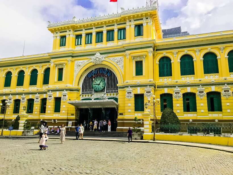 Ho Chi Minh City: Top Site Must See Half Day City Trip - The lunch stop that keeps your half-day from falling apart