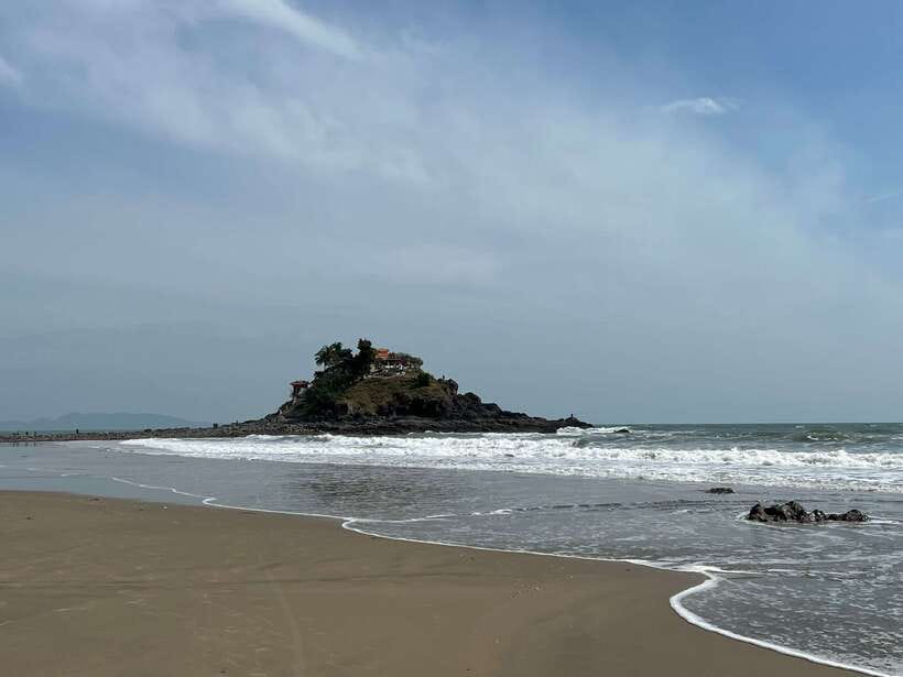 Ho Chi Minh City: Vung Tau Beach Full-Day Trip with Lunch - First, the vibe: a one-day trip with coast plus serious steps