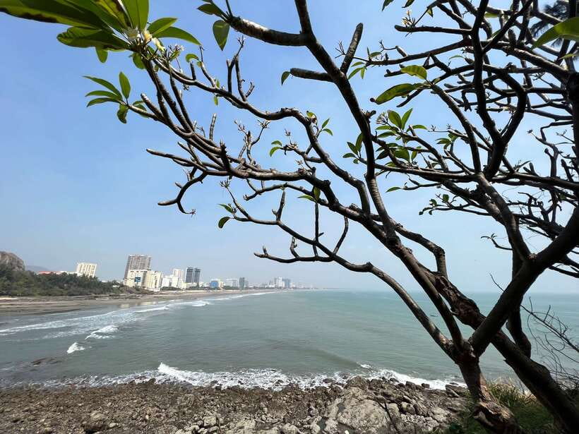 Ho Chi Minh City: Vung Tau Beach Full-Day Trip with Lunch - Thuy Van Beach: your main reset on fine sand and sea views