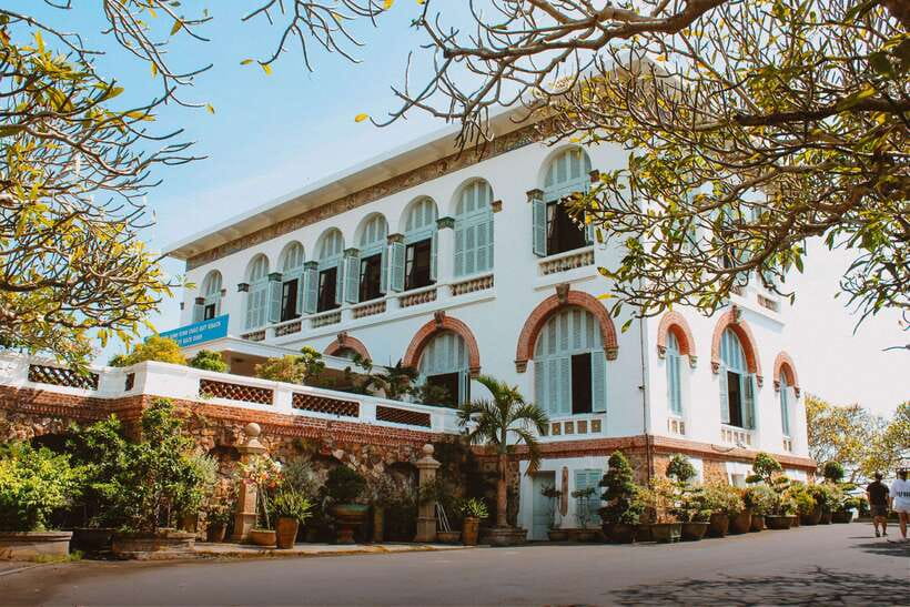 Ho Chi Minh City: Vung Tau Beach Full-Day Trip with Lunch - Bạch Dinh (White Palace / Villa Blanche): a strange and useful piece of context