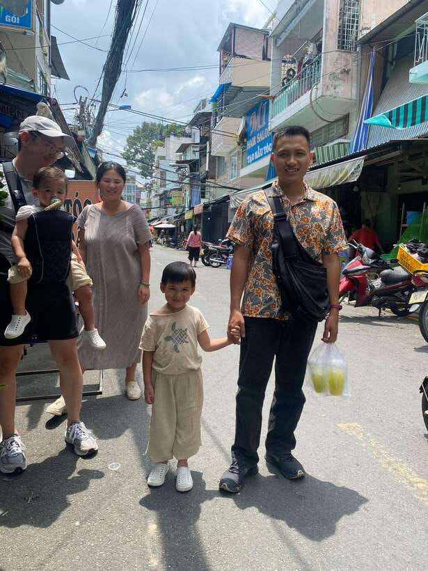 Ho Chi Minh City: Walking Food Tour with 13 Tastings - Who should book: families, seniors, and nervous eaters