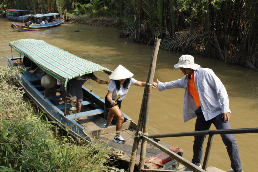 Ho Chi Minh: Full-Day Cu Chi Tunnels and Mekong Delta Tour - Lunch and the Road to the Mekong: How the Tour Manages the Long Transfer