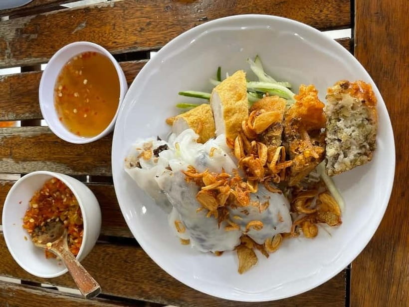 Ho Chi Minh: Original Walking Street Food Tour with Foodies - Guide Energy, English Clarity, and the Safety Stuff That Actually Matters