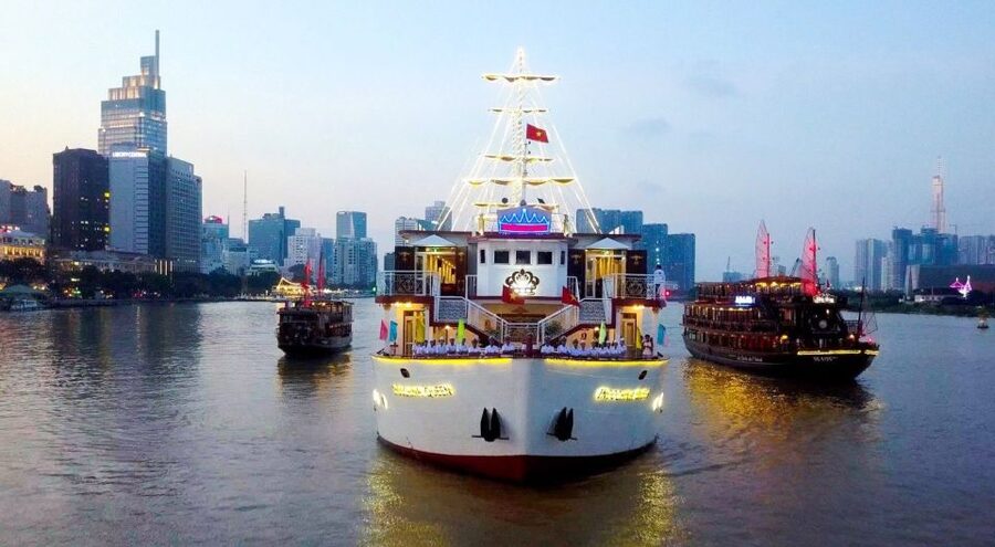 Ho Chi Minh: Private City Tour and Dinner Cruise with Buffet - The Golden Hour Street Route: Ben Thanh to Opera House