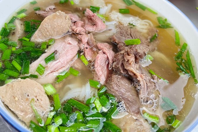 Ho Chi Minh/Saigon Zero Tourist Food Tour - The $49 Route: From Fruit Wholesalers to the Labyrinth of Eight