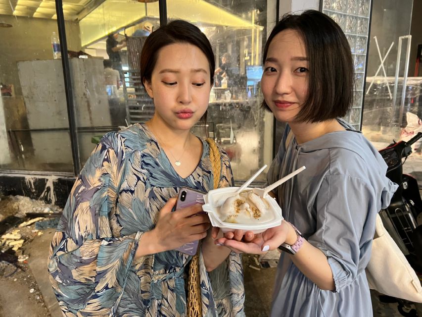 Ho Chi Minh: Street Food Experience in Saigon by Walking - The Saigon nightlife walk element (and that oldest apartment photo stop)
