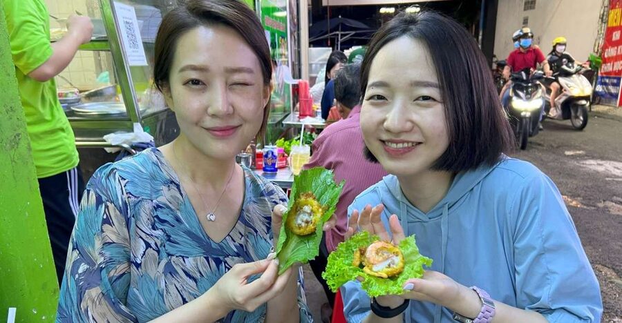 Ho Chi Minh: Street Food Experience in Saigon by Walking - Your 4-hour plan: from Bánh Xèo to Nước mía