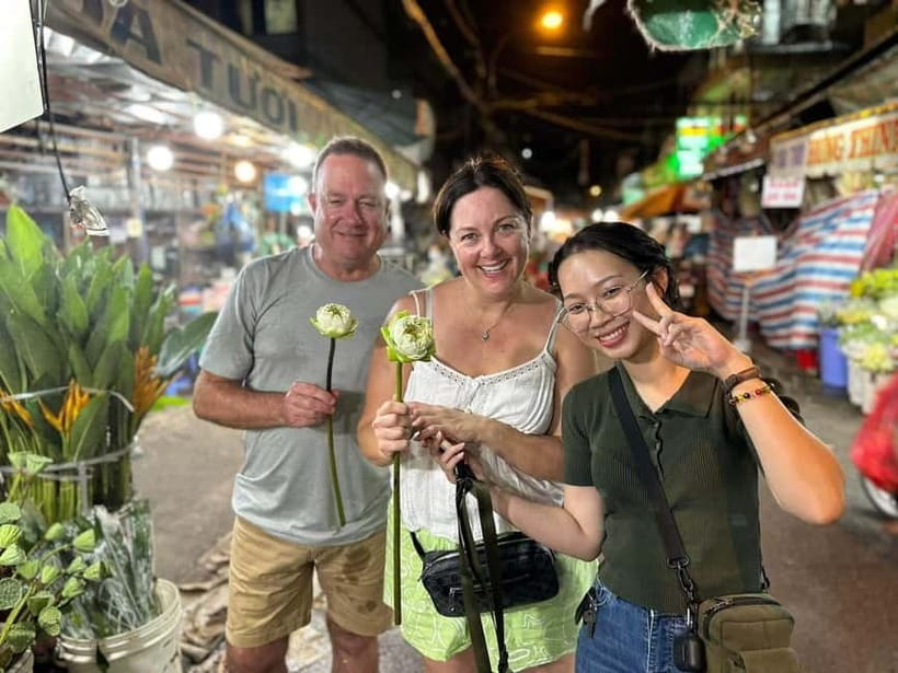 Ho Chi Minh: Street Food & Sightseeing Tour with Local Guide - A 210-Minute Saigon Night Out With Street Food and City Views