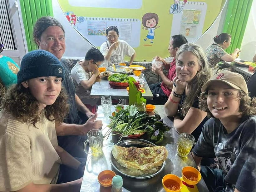 Ho Chi Minh: Street Food & Sightseeing Tour with Local Guide - Ho Thi Ky Food Street: Your Main Tasting Hour