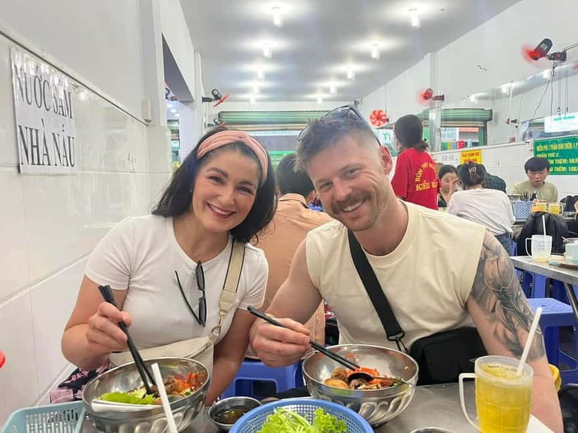 Ho Chi Minh: Street Food & Sightseeing Tour with Local Guide - District 10 Photo Stops and Night Views: Seeing Saigon Between Bites