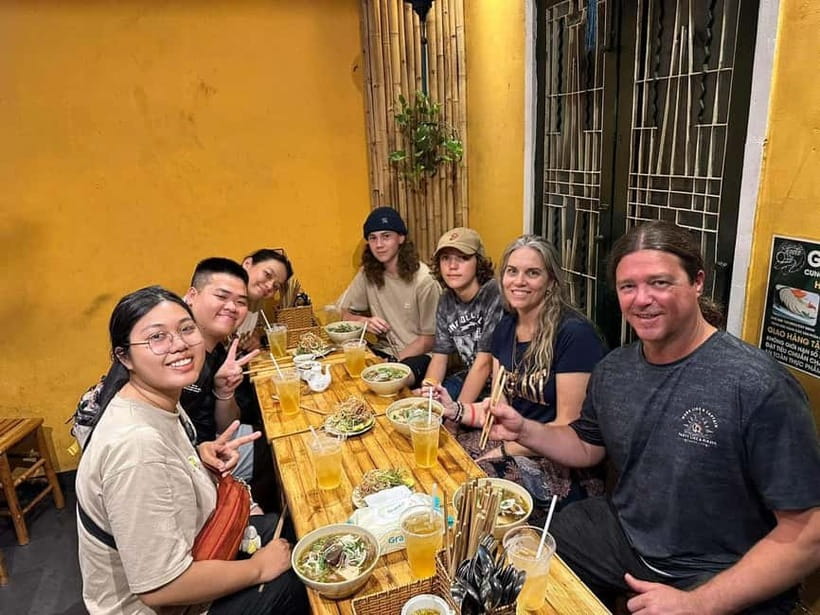 Ho Chi Minh: Street Food & Sightseeing Tour with Local Guide - Nguyen Thien Thuat Apartment Park: Everyday Saigon, Not Just Attractions