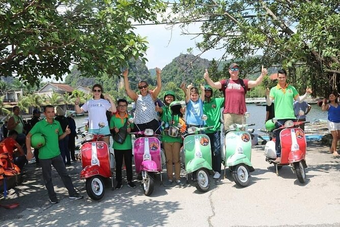 Ho Chi Minh Vespa City Tour 4,5 hours - Independence Palace: the outside views and the story behind them