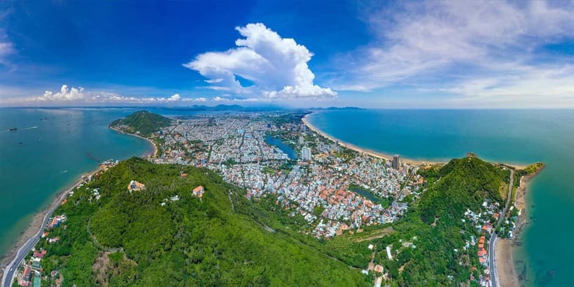 Ho Chi Minh: Vung Tau 1-Day Tour with Christ Statue & Lunch - Nghinh Phong Cape: Viewpoint Gate Photos With the Sea Behind You