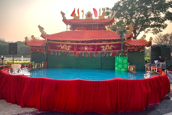 Ho Chi Minh : Water Puppet Show - The 45-minute storyline: festival flags to holy animals