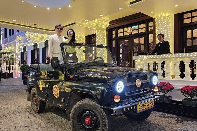 Jeep Tour Saigon By Night : FRESH SEAFOOD, STREET FOOD & SKY BAR - District 4 seafood street food stop: where the evening turns into dinner