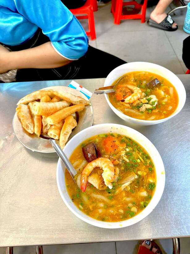 KISSTOUR | Motorbike Food Tour Female Drivers in Ho Chi Minh - Why this Ho Chi Minh motorbike food tour feels different