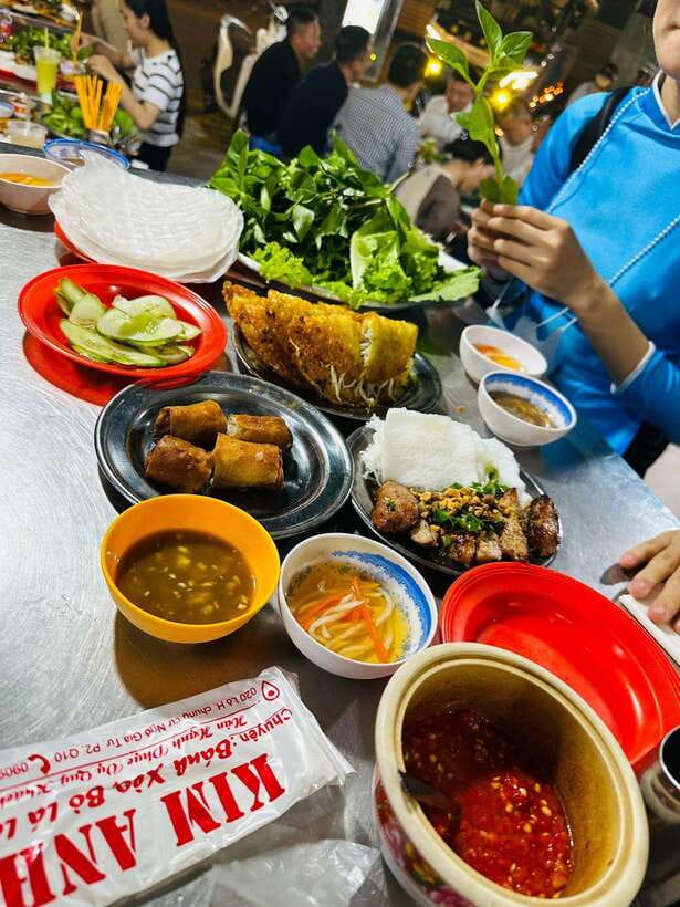 KISSTOUR | Motorbike Food Tour Female Drivers in Ho Chi Minh - Flavor stop 1: noodle soups that set the tone
