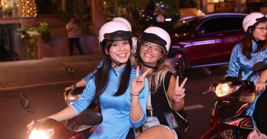 KISSTOUR| Saigon By Night & Street Food Tour on Motorbike - War-Time Apartment Views and the 24-Hour Flower Market