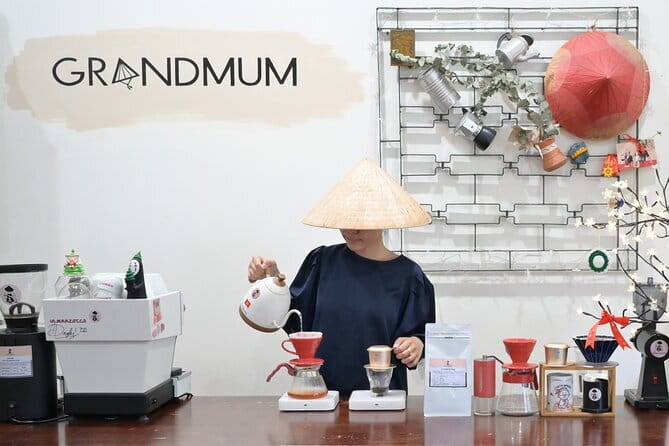Mastering Egg Coffee-Course on 4 traditional types of Viet coffee - The host and barista teaching style that keeps the class fun