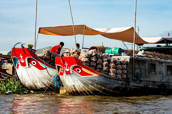 Mekong day tour Visit Cai Rang Floating Market pick up in Sai Gon - Muối Cương cocoa farm: a food stop that changes the pace