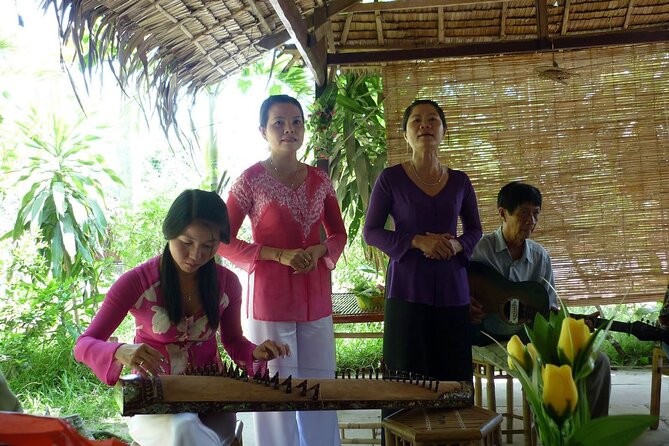 Mekong Delta 1 Day Tour - The morning drive out of Saigon: getting oriented fast