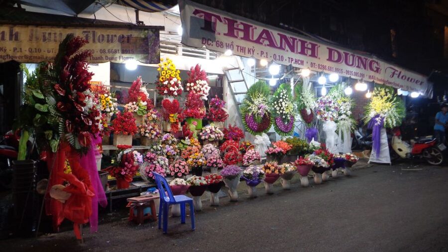 Midnight Street Food Tour In Saigon By Motorbike - Guides and comfort: helmets, English, and handling preferences