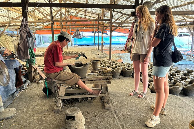 Motorbike Tour Saigon Hidden Gems and Food Tasting - The City Hall to Markets Flow: How the Route Builds Your Understanding