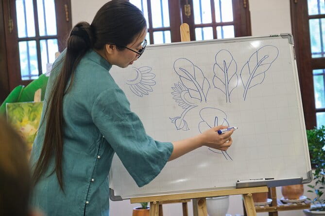 Paint & Personalize a Vietnamese Non La with B/S Art Studio topic - Dong Ho lessons that don’t feel like a lecture