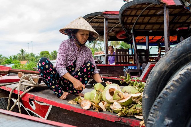 Private 2-Day Tour: Ho Chi Minh City to Cambodia by Mekong River - Ben Tre Lunch: Riverside Comfort With Real Food Choices