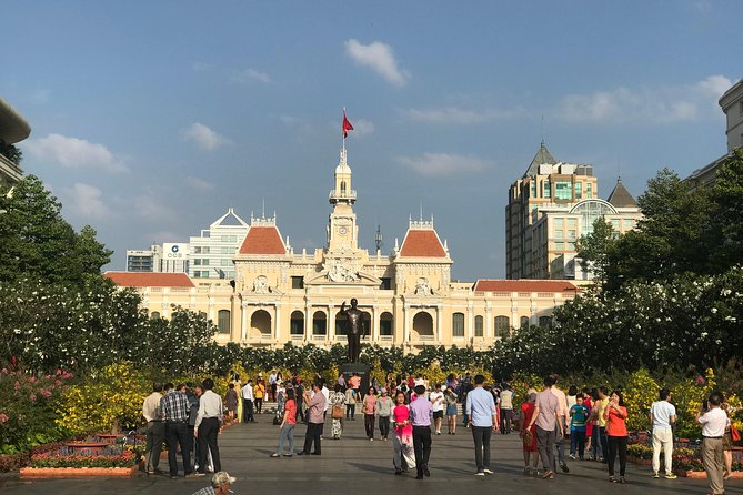 Private Arrival Transfer: Tan Son Nhat Airport to Ho Chi Minh City Hotels - Comfort and control: private vehicle perks you can feel immediately