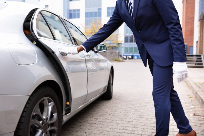 Private Arrival Transfer: Tan Son Nhat Airport to Ho Chi Minh City Hotels - Price and value: what $15 per person really covers