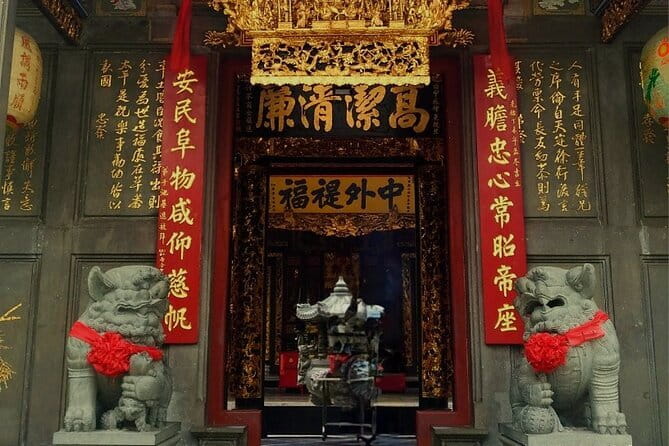 Private China Town Walking Tour in Ho Chi Minh City - Stop 2: St Francis Xavier Church (Cha Tam Church) and the Western–Eastern Mix