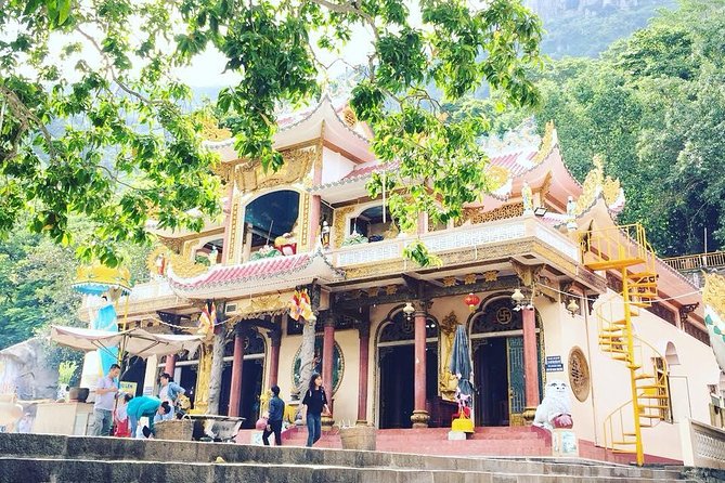 Private Cu Chi Tunnels and Cao Dai Temple 1 Day Tour - Cao Dai Holy See: morning prayers and the mixed-faith idea