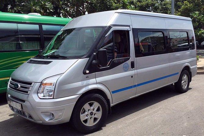 Private Departure Transfer: Ho Chi Minh City Hotels to Tan Son Nhat Airport - Traffic, rain, and early departures: the real-world expectations