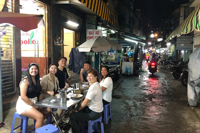 Private Half-Day Bike Tour in Saigon with Guide - Saigon River photo break at Thu Thiem 2 Bridge (City Harbour)