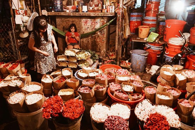 Private Hidden-Gem Sightseeing Motorbike Tour with Local Students - Food and coffee stops: small tastings that actually teach you something